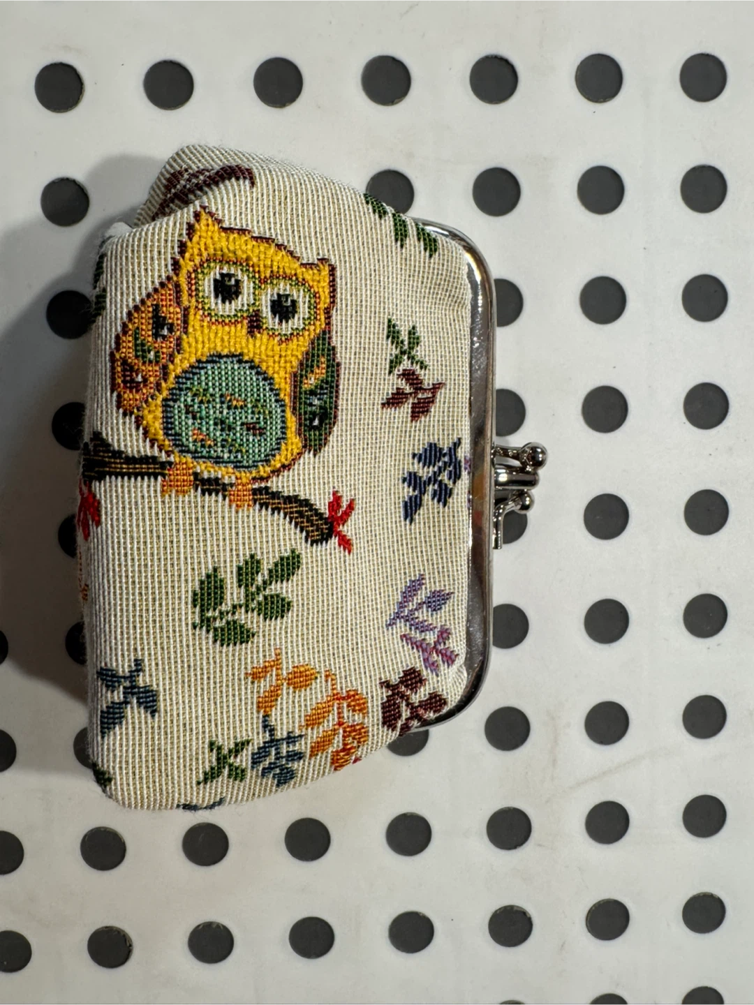 Coin purse with owl and leaf design