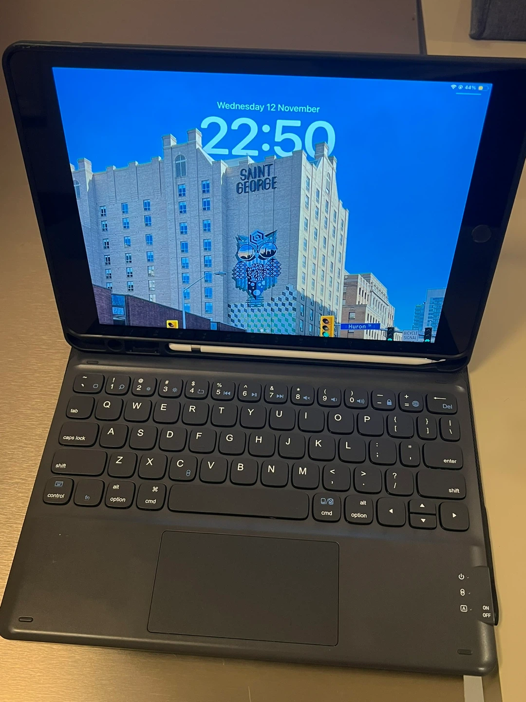 Apple iPad with Keyboard Case & Apple Pencil - photo 3