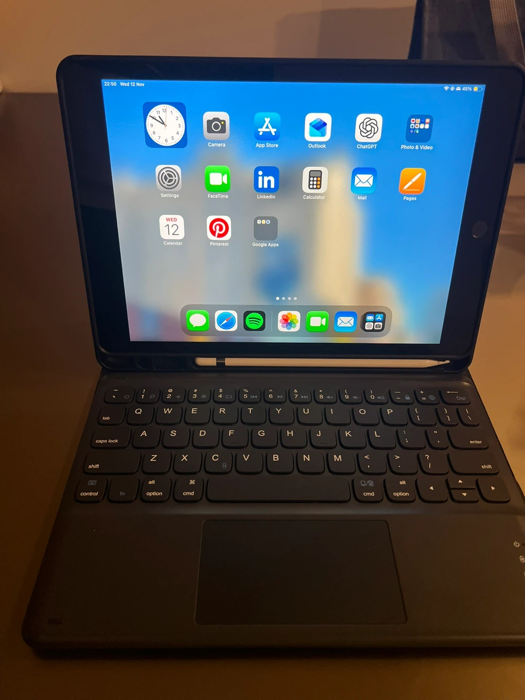 Apple iPad with Keyboard Case & Apple Pencil - photo 4