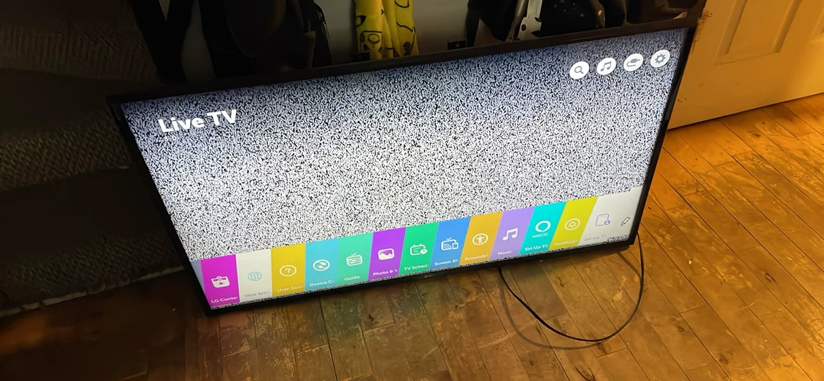 LG 50" 4K UHD Smart TV - 50UK6090PUA