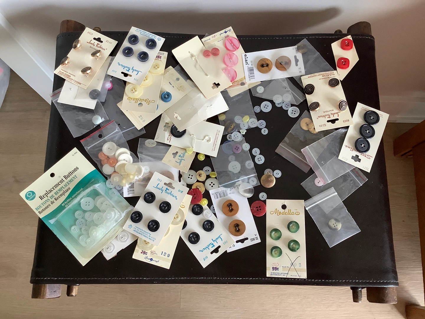 Vintage - Buttons Buttons & More Buttons 🐞