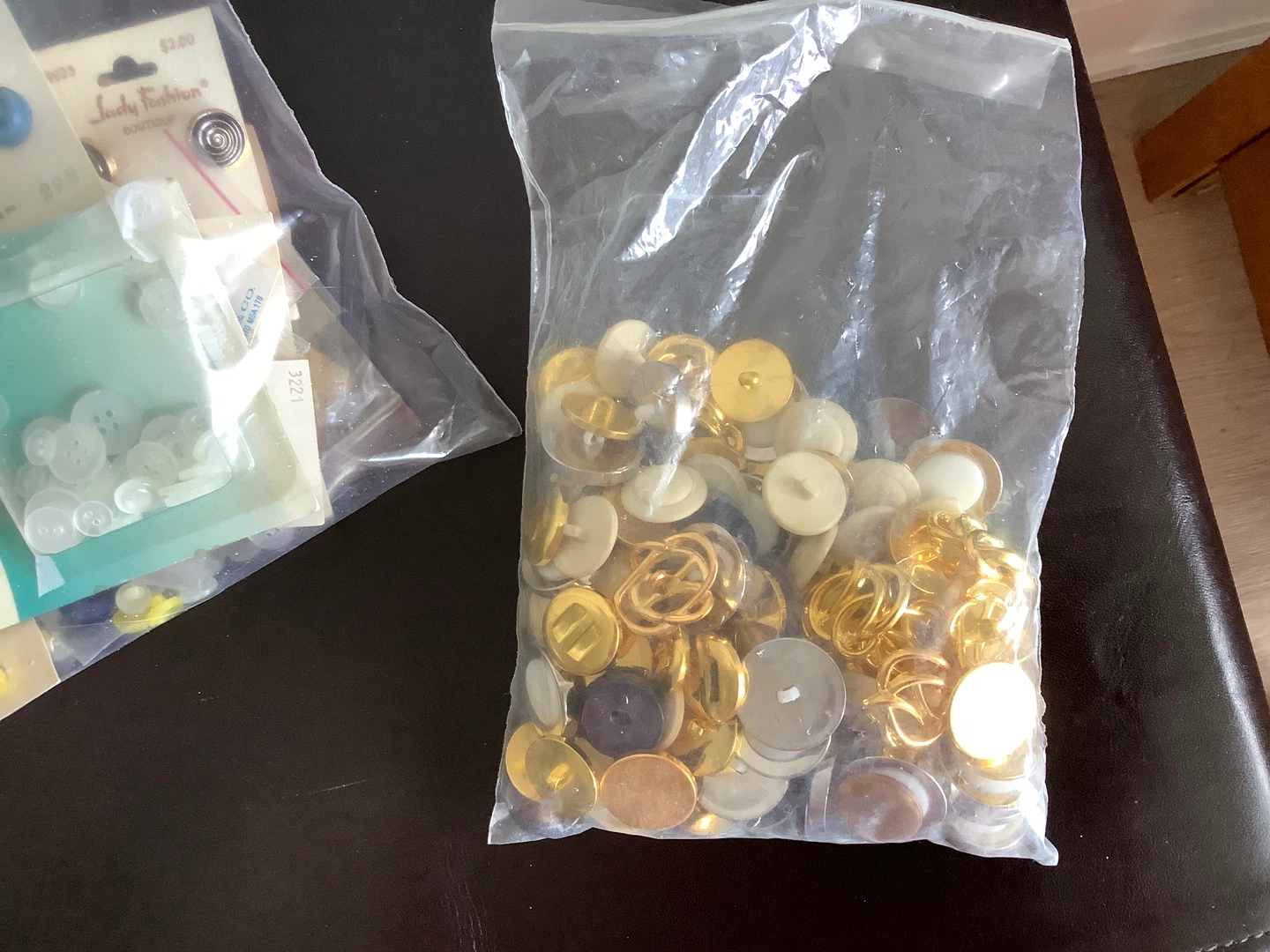 Vintage - Buttons Buttons & More Buttons 🐞 - photo 3