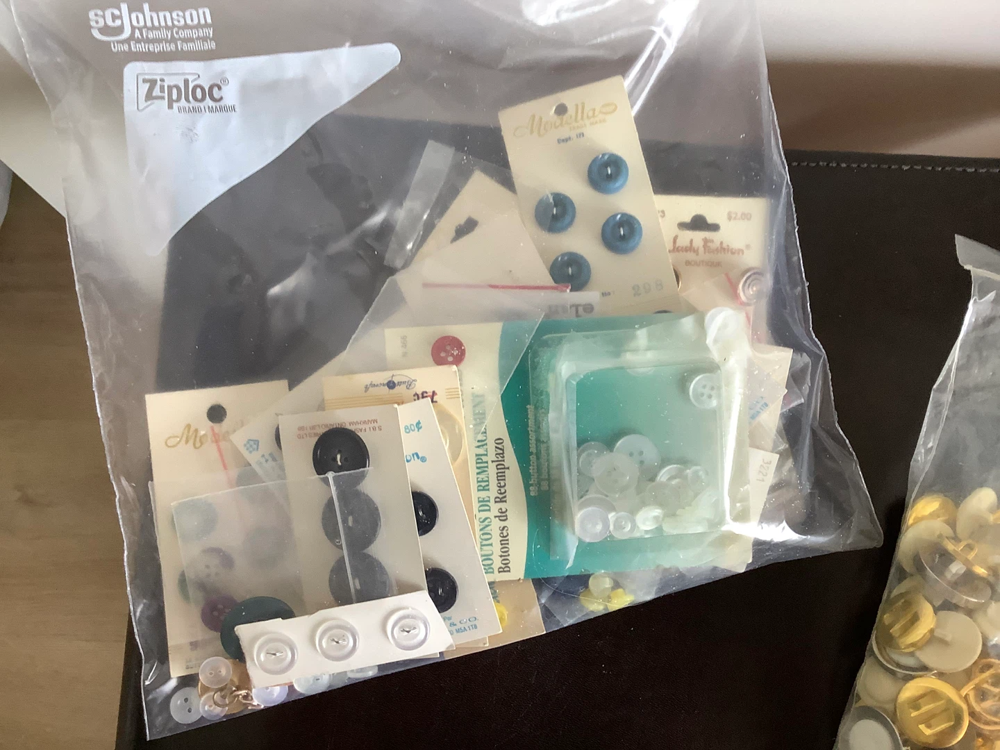 Vintage - Buttons Buttons & More Buttons 🐞 - photo 4