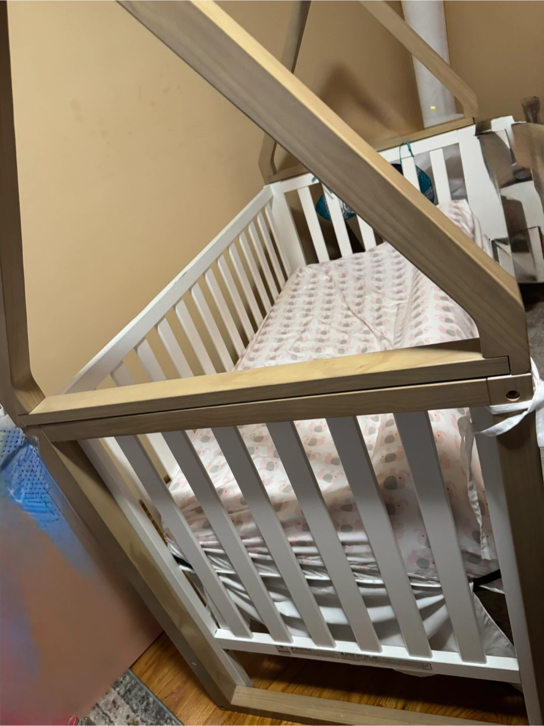 White Convertible Crib with Wooden Accents - photo 5