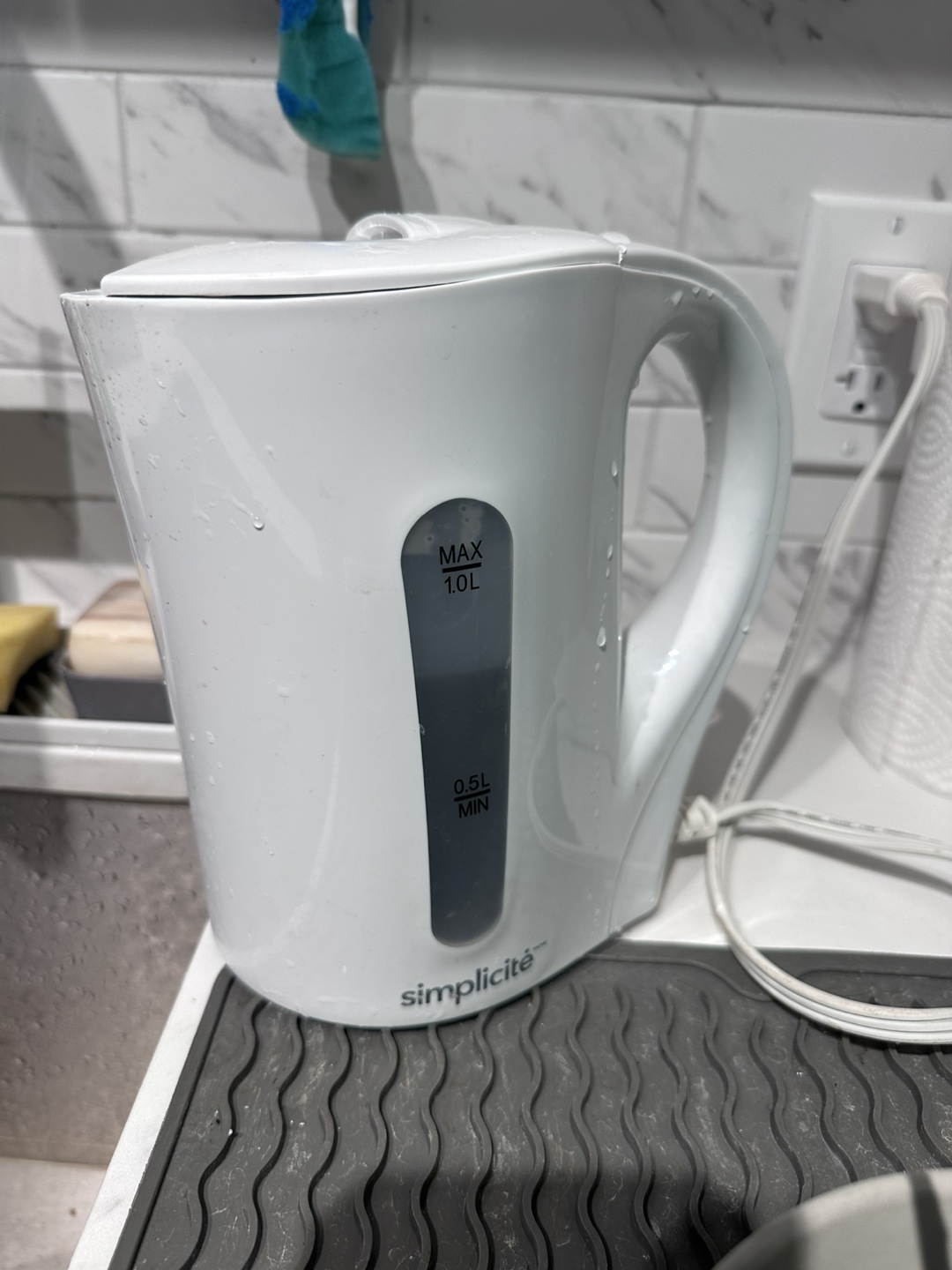 Simplicité White Electric Kettle