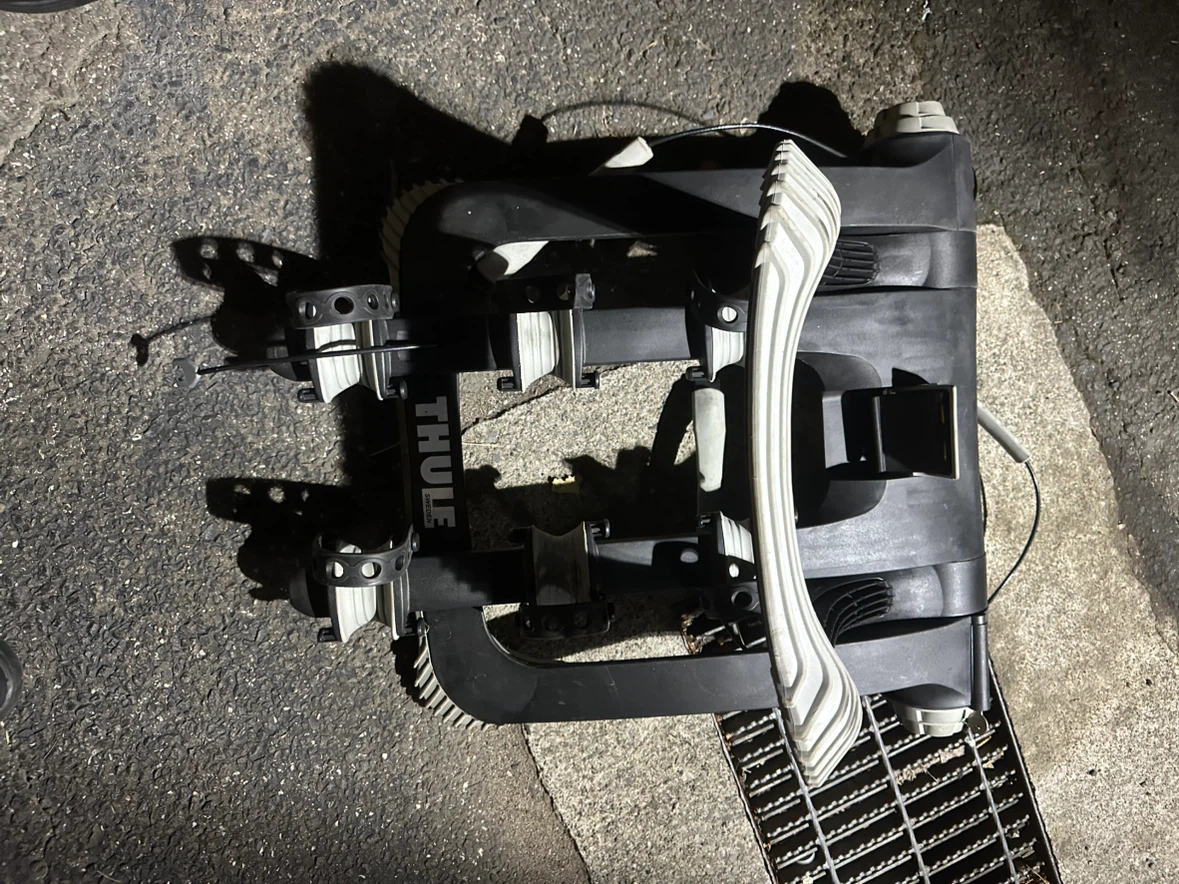 Thule 3 Bike Rack with 2 keys - photo 3