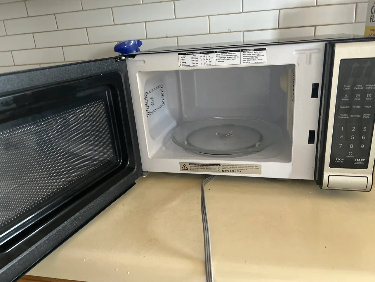 Black+Decker Stainless Steel Microwave Oven - photo 3