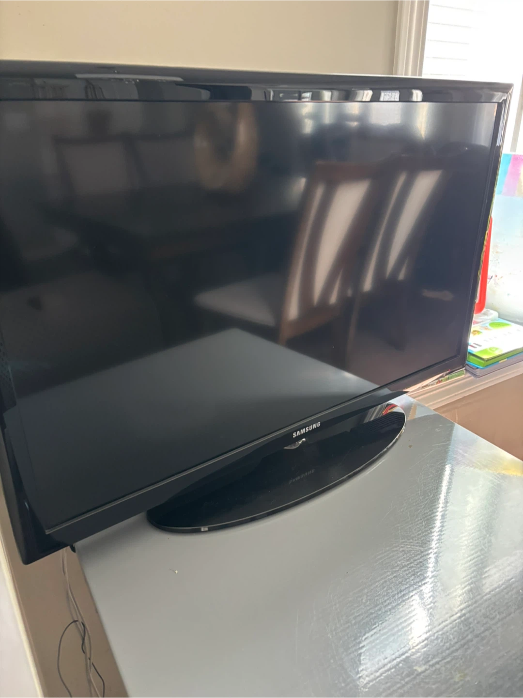 Samsung Flat Screen TV with Remote - photo 2