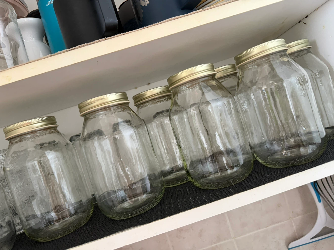 8 Glass Jars with Lids - photo 3