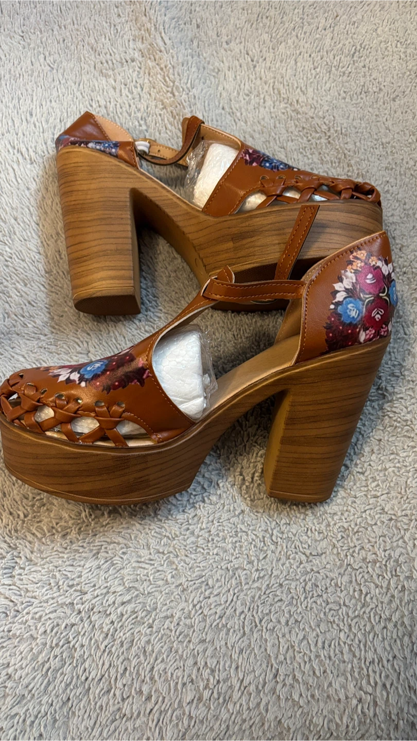 Brown Floral Cutout Stacked Heel Sandals - Women's 6.5 - photo 3