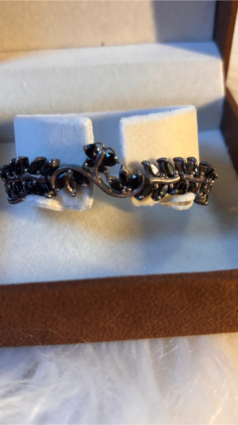 Leaf design bracelet with black stones - photo 3