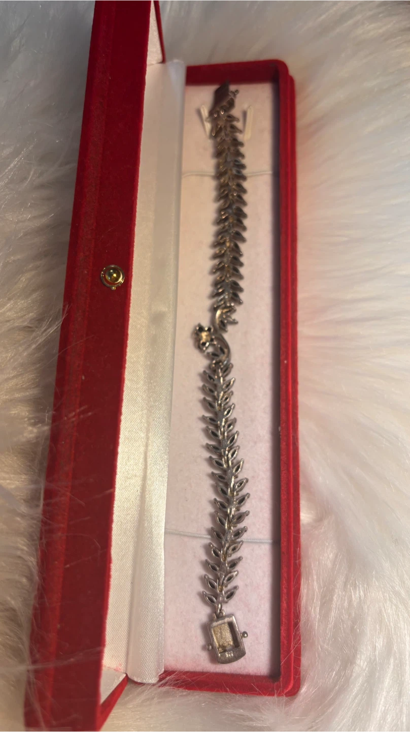 Leaf design bracelet with black stones - photo 4