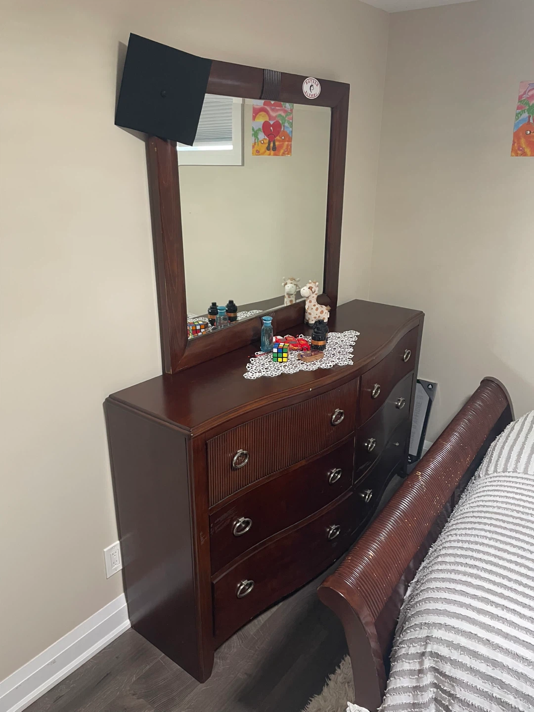 Queen bedroom set, mattress not included