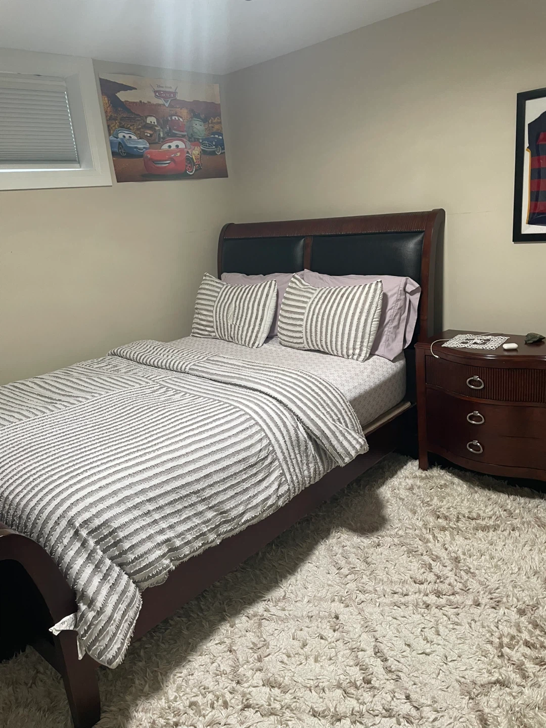 Queen bedroom set, mattress not included - photo 2