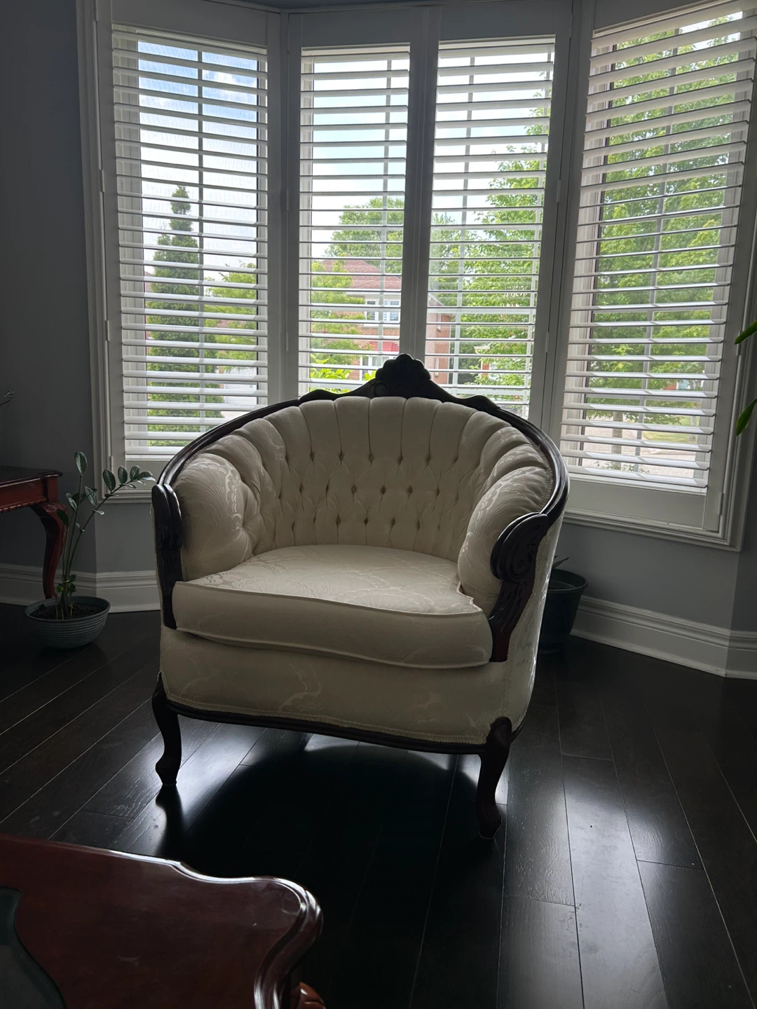 Vintage Cream Upholstered Sofa Set - photo 2