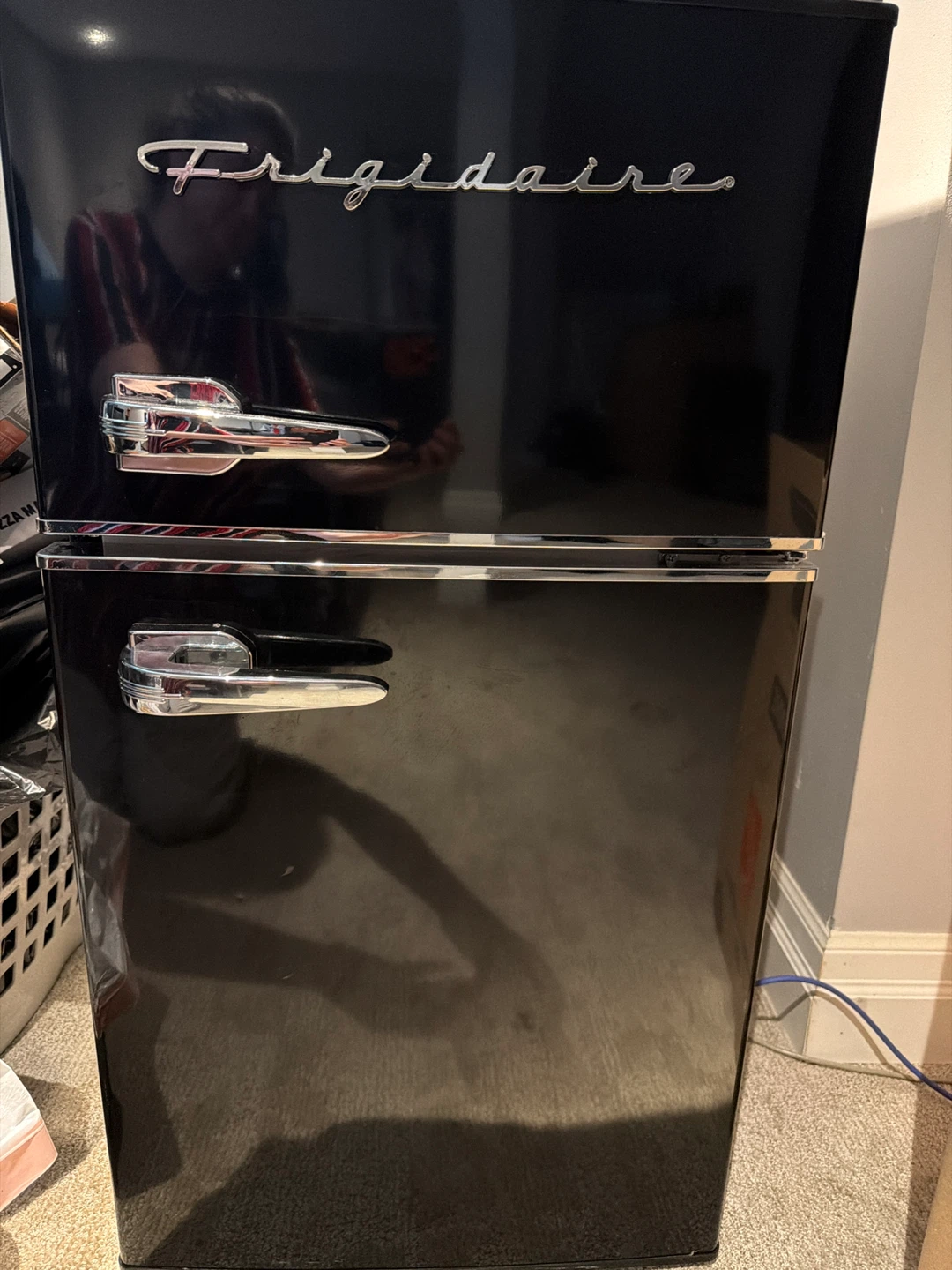 Frigidaire Retro Mini Fridge - Black - photo 2