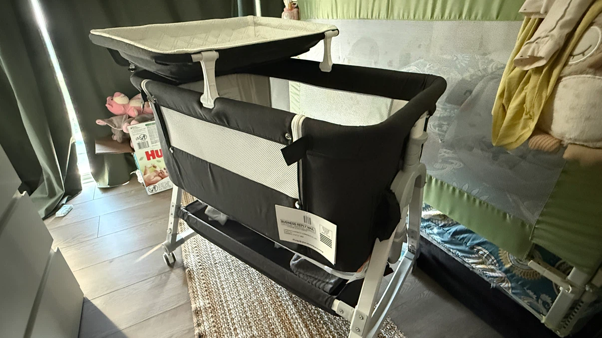 Portable Bassinet with Changing Table