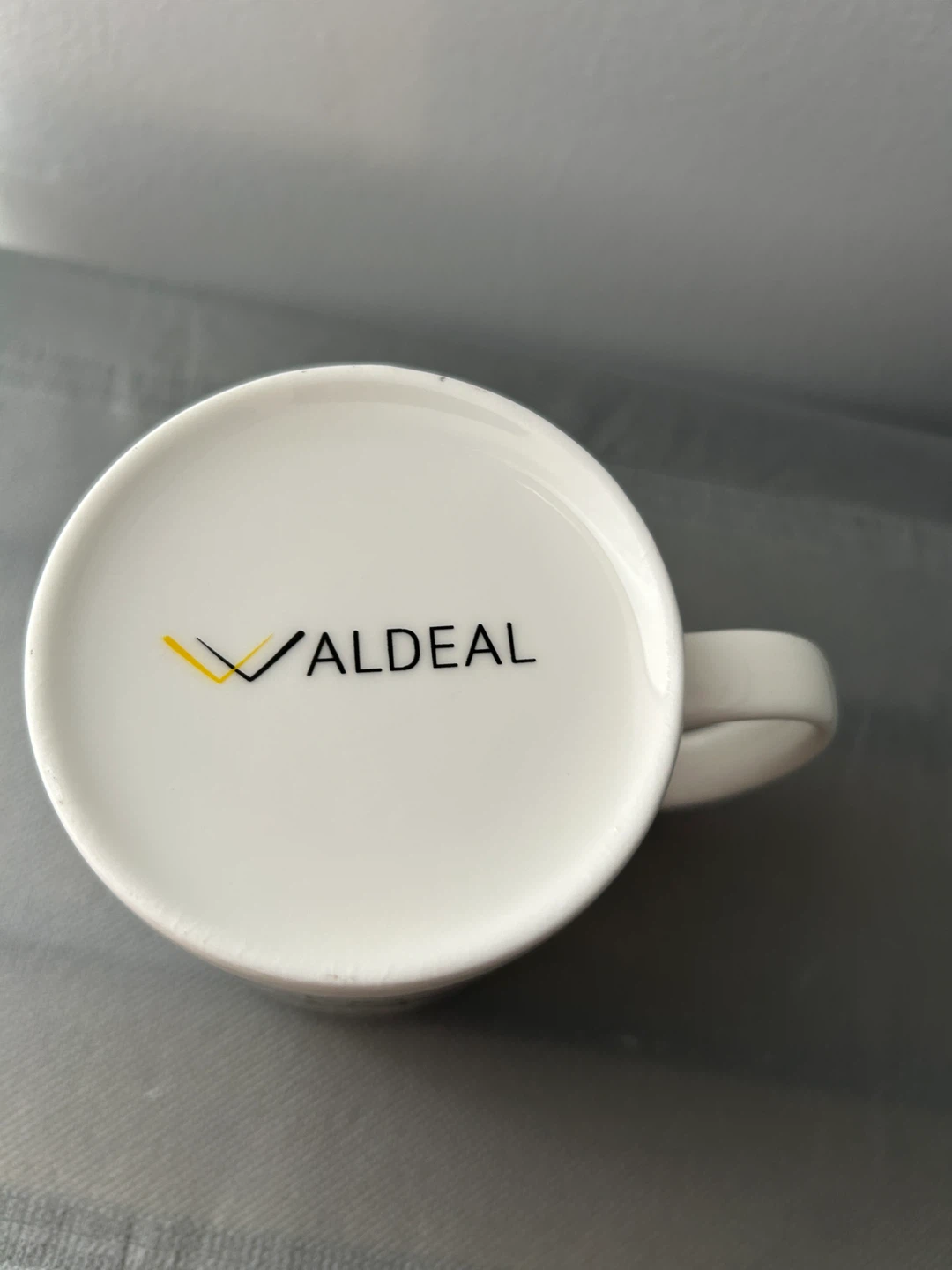 Valdeal Engagement "Does this ring make me look engaged?" Mug - photo 3