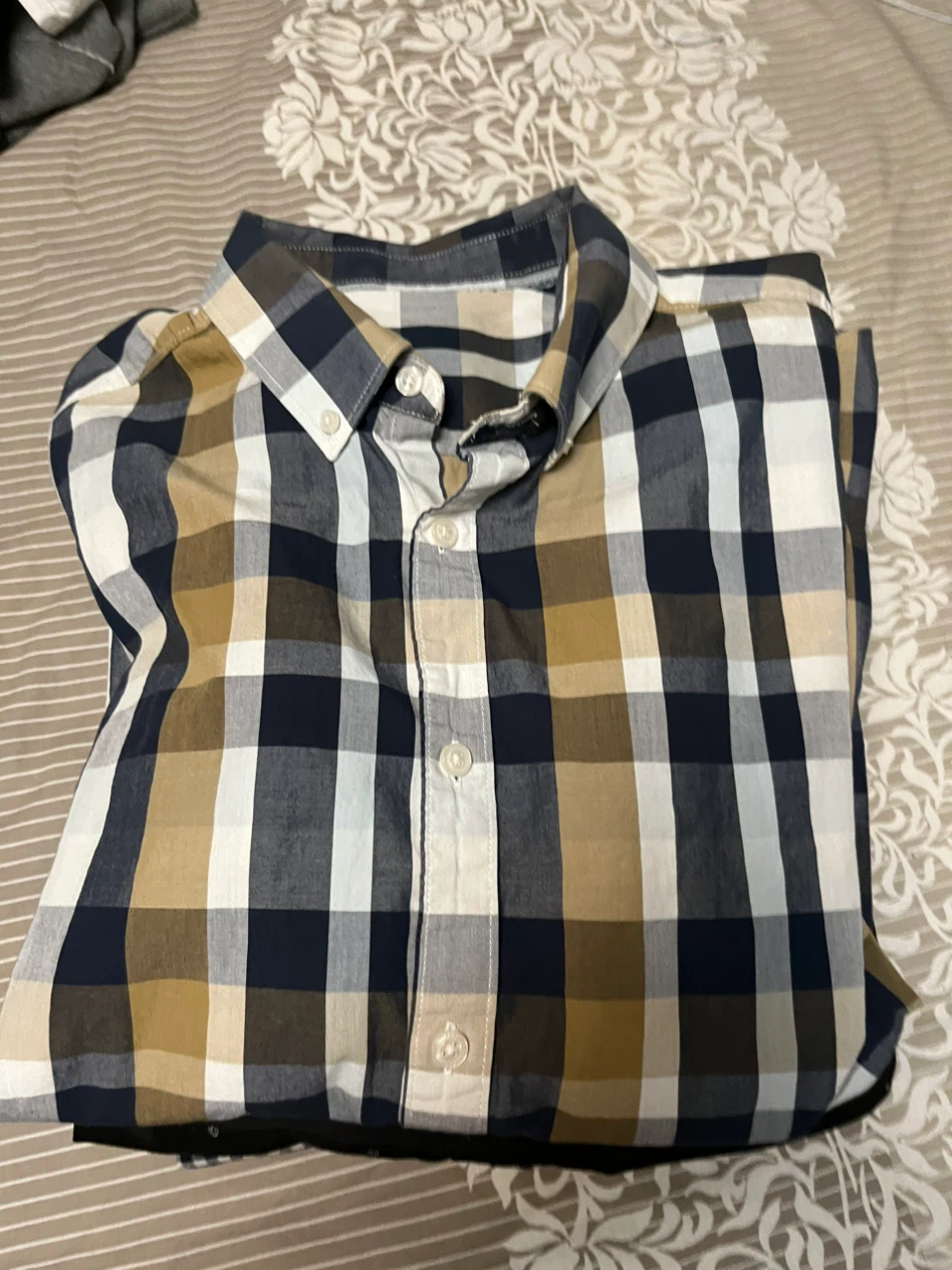 6 Men’s Casual Shirts (medium) - photo 2