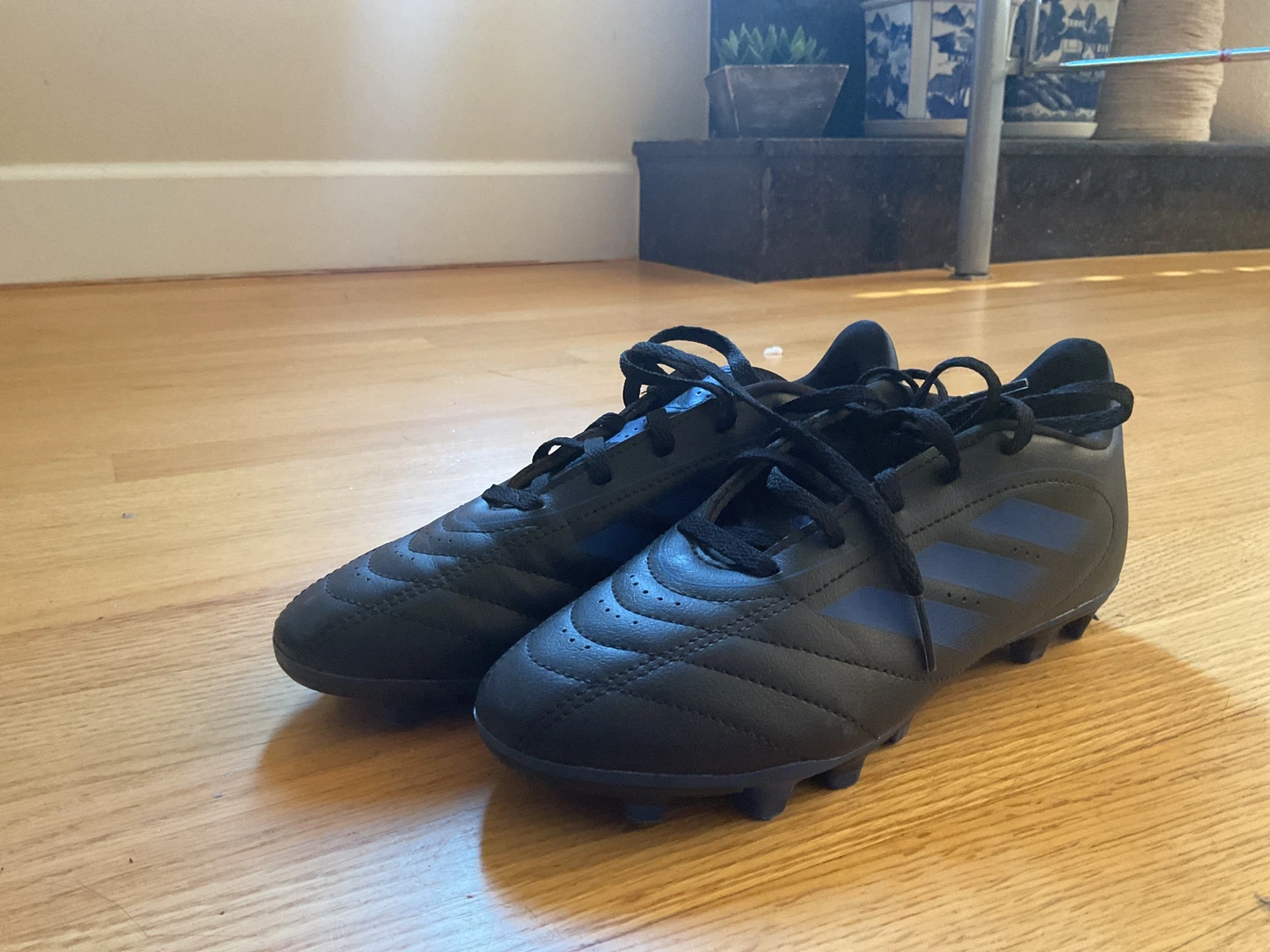 Adidas Soccer Cleats 10year olds - photo 3