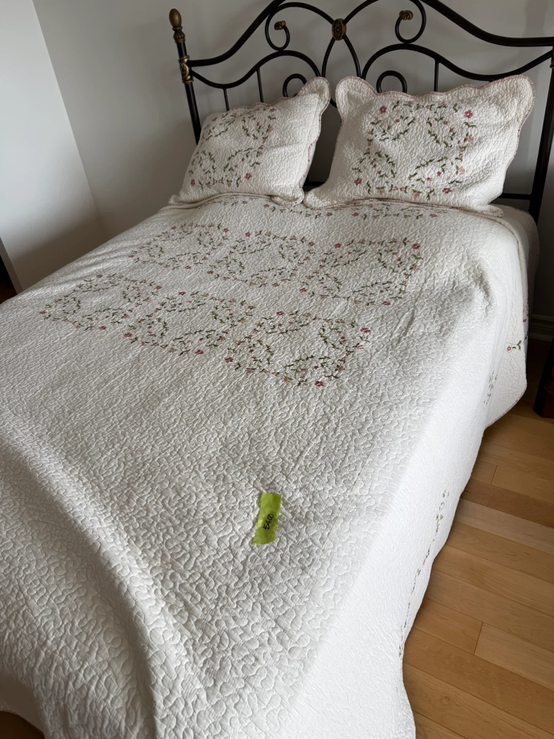 Queen Size bed with mattress