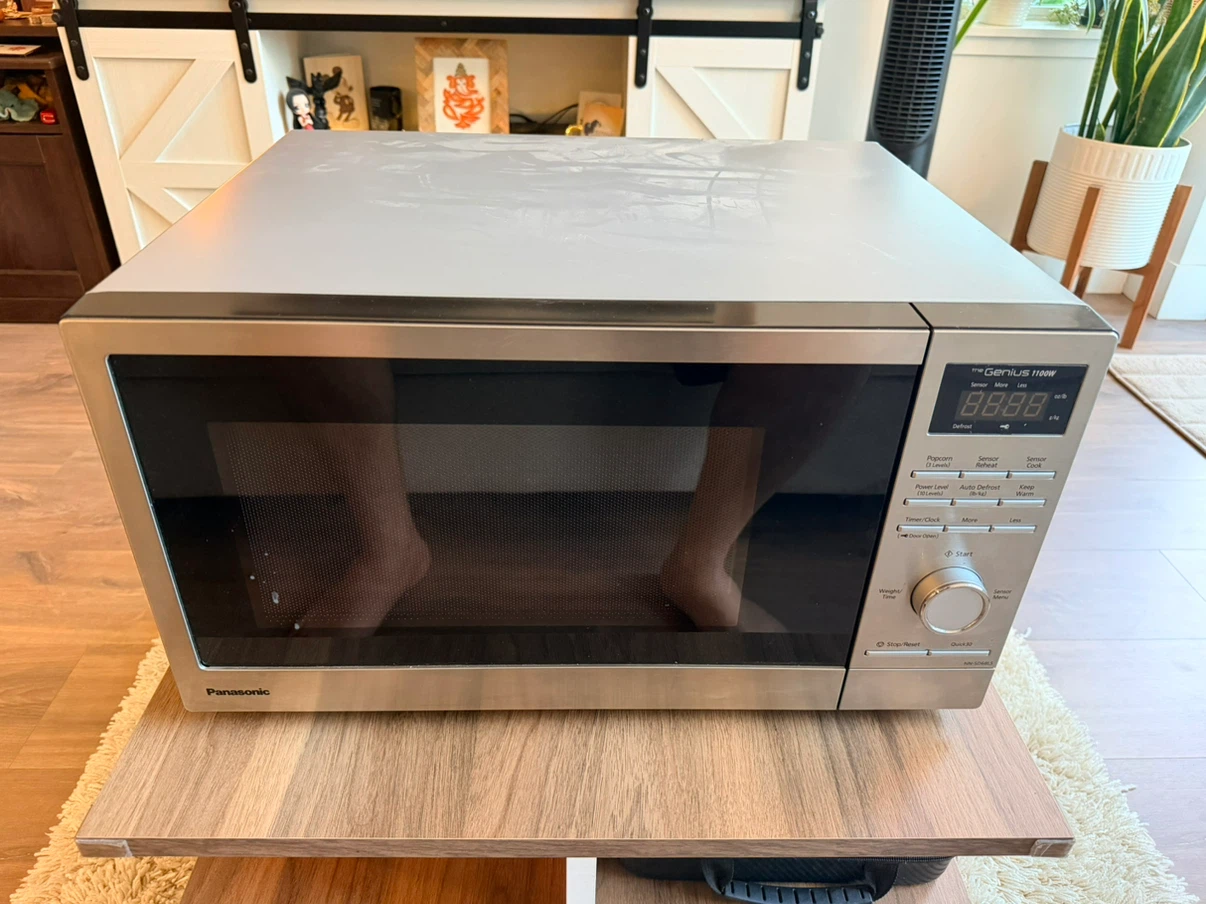 Panasonic Genius 1100W Microwave Oven NN-SD68LS