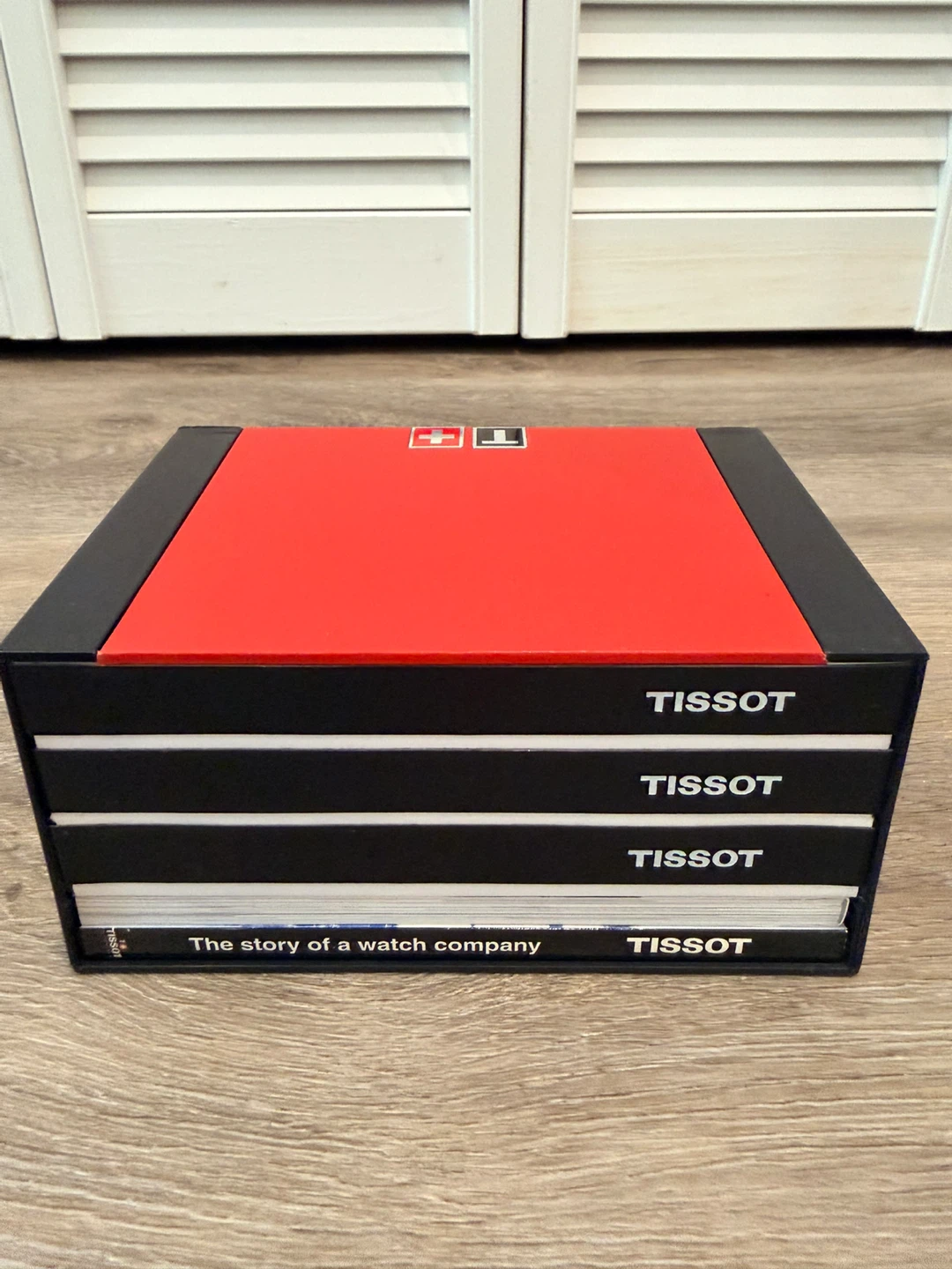 Tissot Watch Box with Books and Extra Links - photo 4