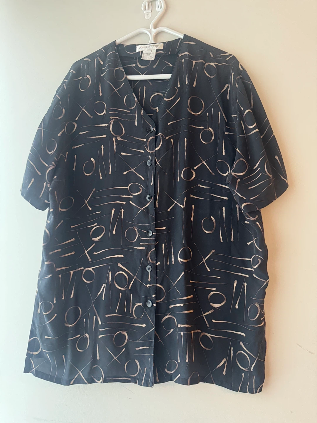 Jones New York Black Geometric Print Button-Up Shirt - photo 3