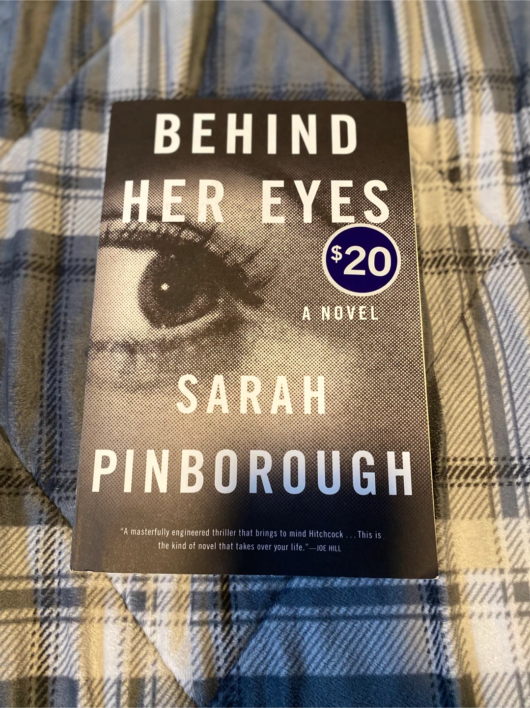 Behind Her Eyes by Sarah Pinborough Softcover