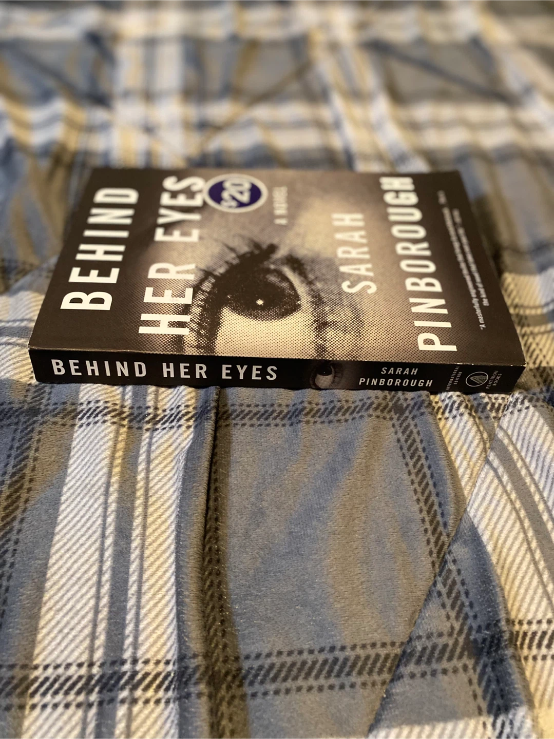Behind Her Eyes by Sarah Pinborough Softcover - photo 2