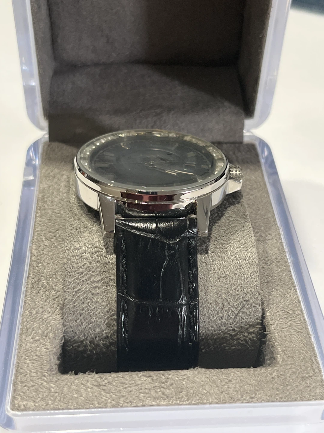 ✨ DKNY Men’s Designer Watch Crystal Bezel ✨ - photo 3