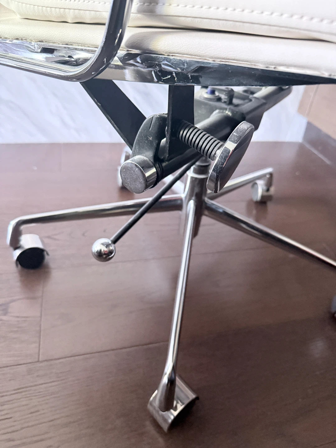 White Executive Office Chair with Chrome Frame - photo 5