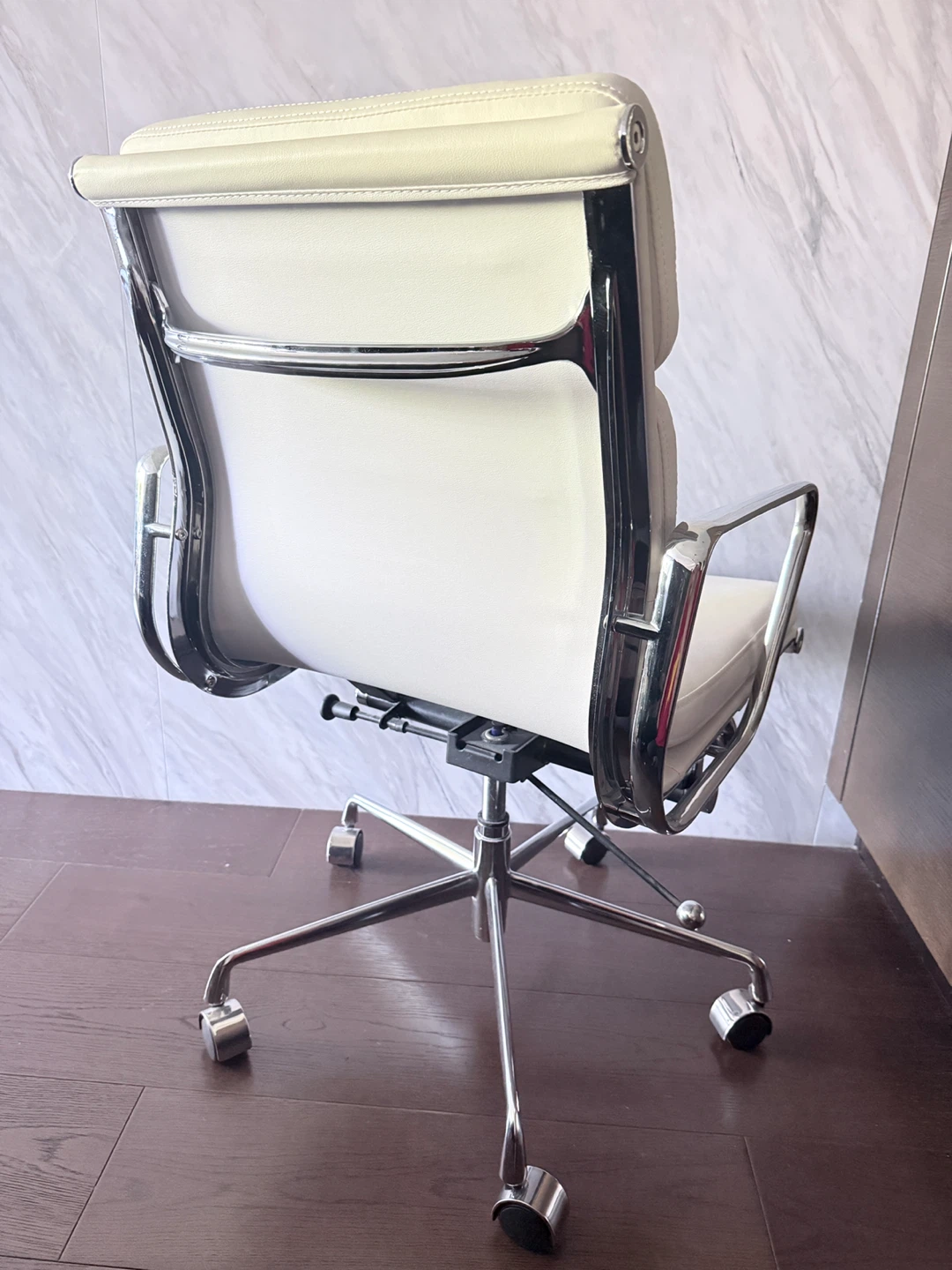 White Executive Office Chair with Chrome Frame - photo 2
