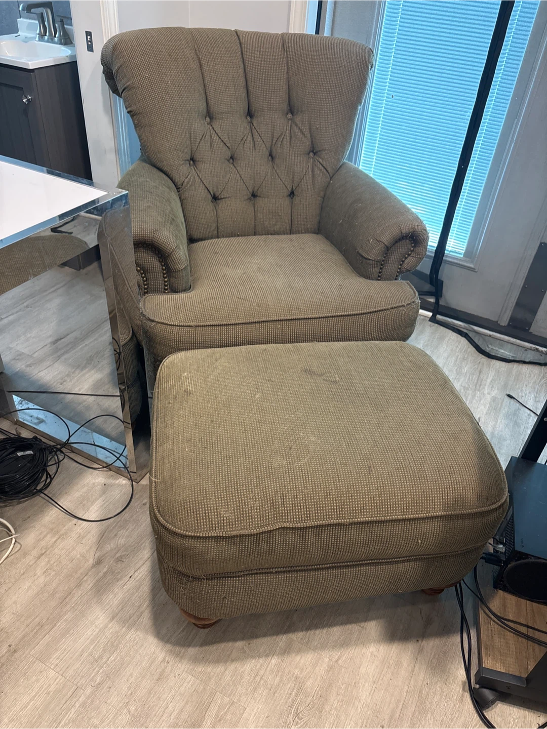 Flexsteel Tufted Armchair with Ottoman