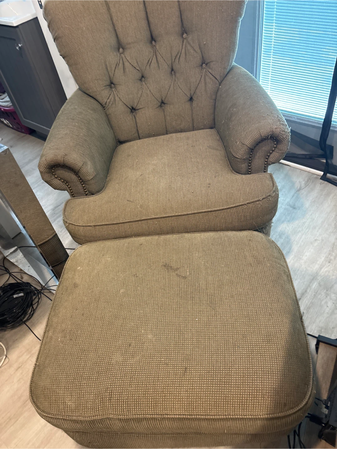 Flexsteel Tufted Armchair with Ottoman - photo 2