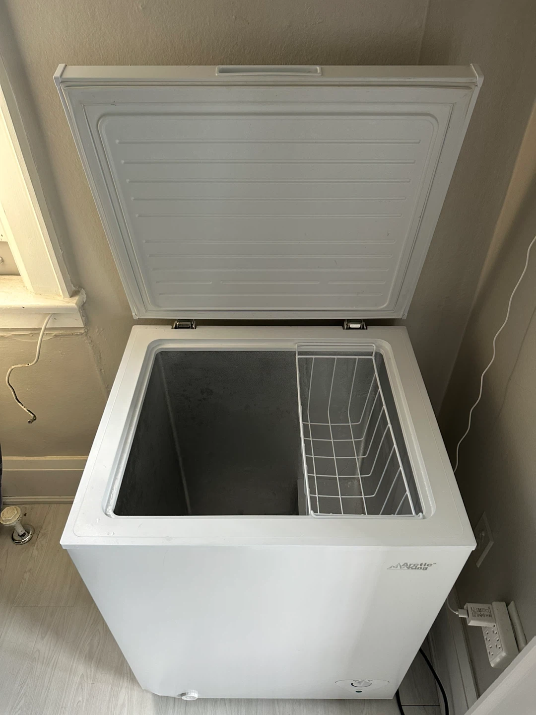 Arctic King Chest Freezer - photo 2