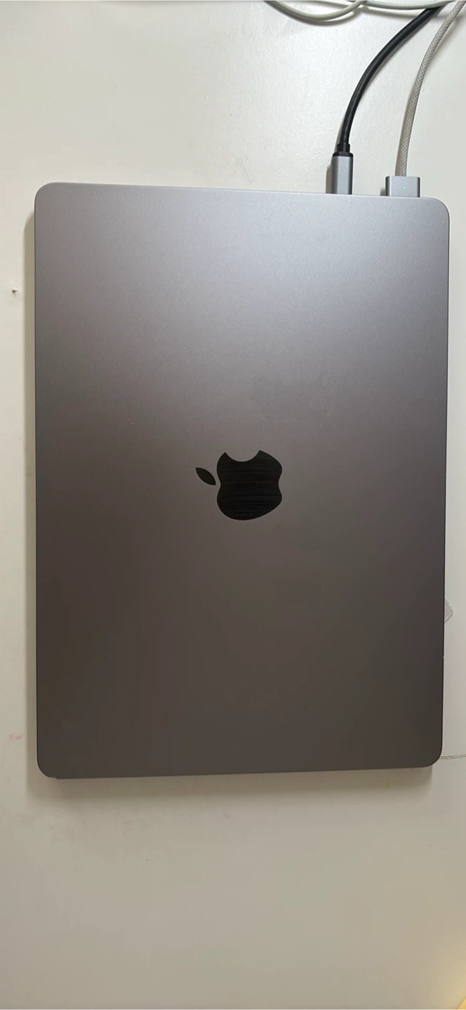 【MacBook Air (M2) 13 inch, Like new】