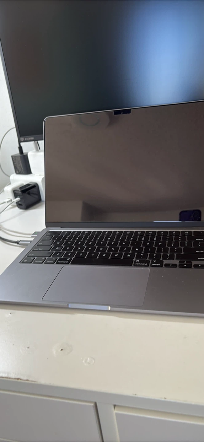 【MacBook Air (M2) 13 inch, Like new】 - photo 2