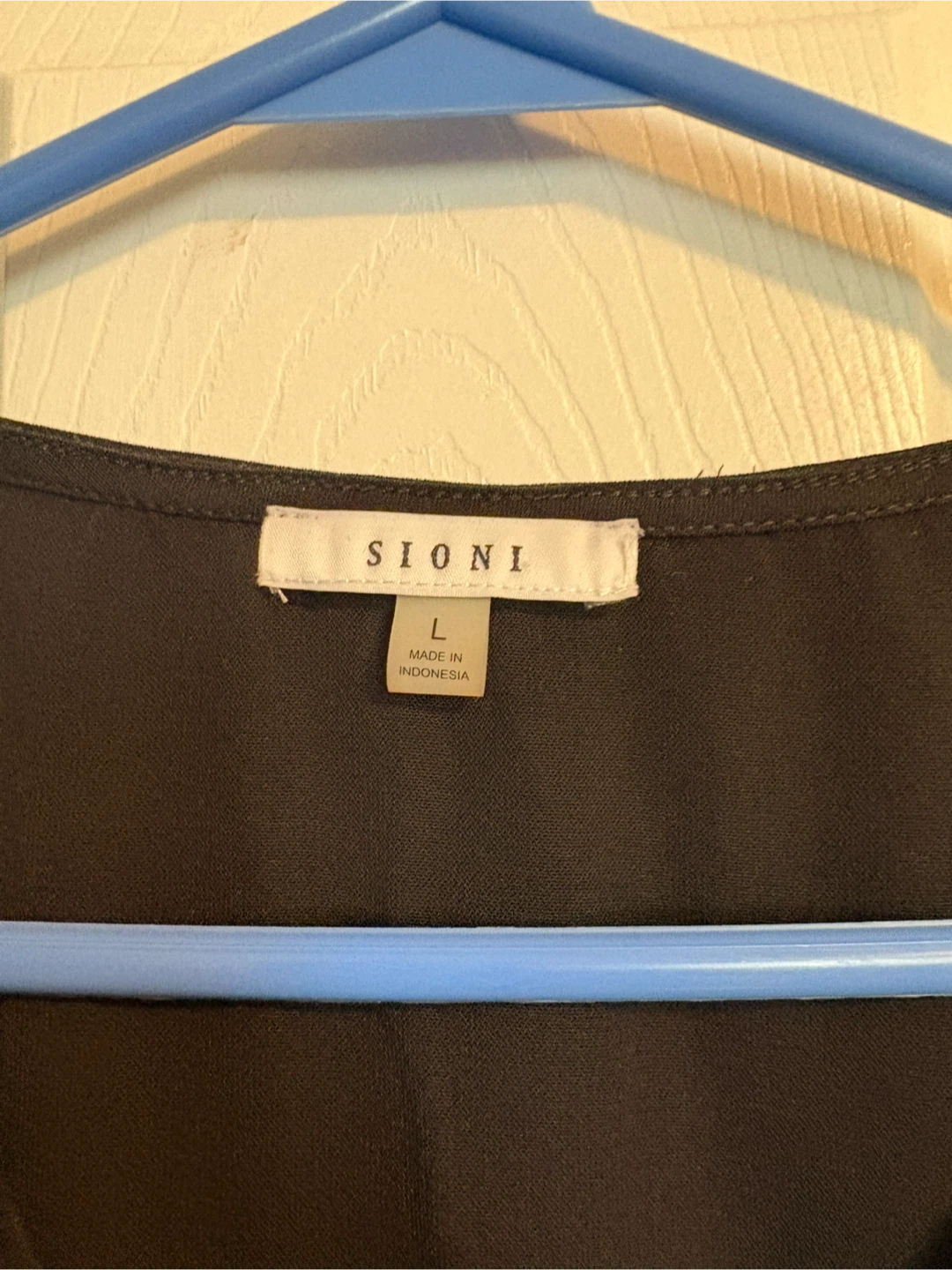 Sioni Sleeveless V-Neck Blouse - Black - photo 2