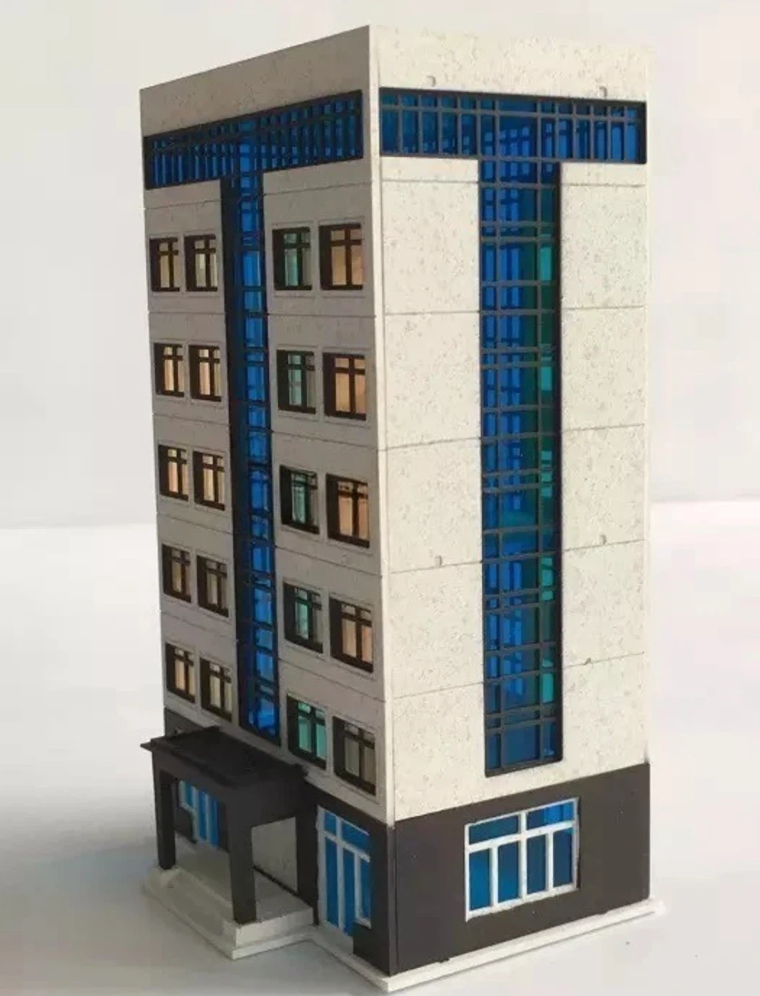 N scale 1/160 Miniature Building Model with Blue Tinted Windows - photo 2