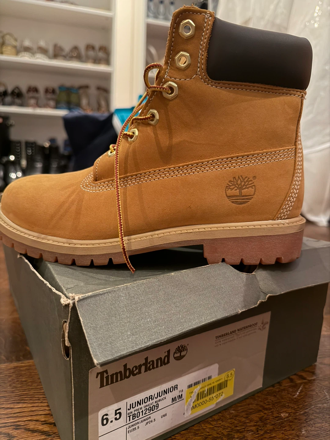 NEW Timberland Junior Boots Size 6.5 - photo 2