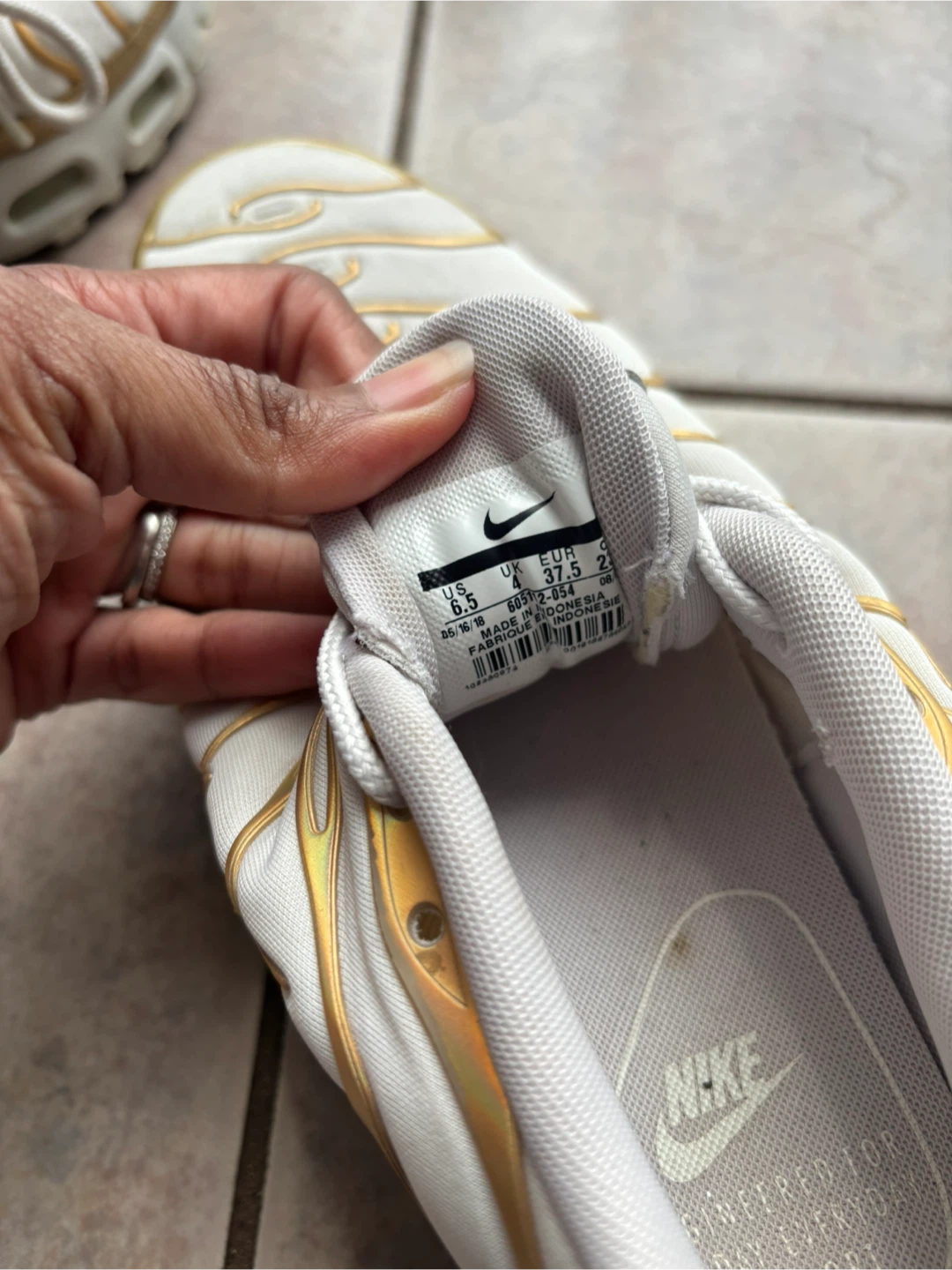 Nike Air Max Plus TN SE Women's Shoes Size 6.5 - photo 3