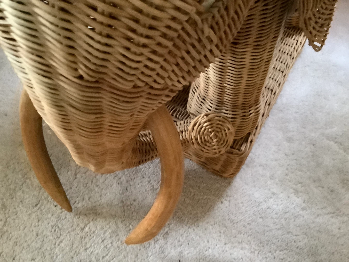 MCM Rattan Wicker Elephant Table w Wd Tusks 🐞 - photo 5