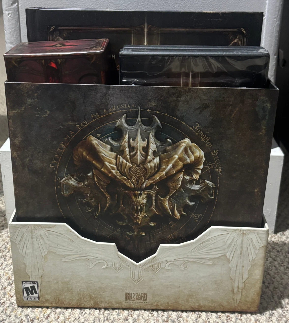 Diablo III Collector's Edition Game and Art Book - photo 3
