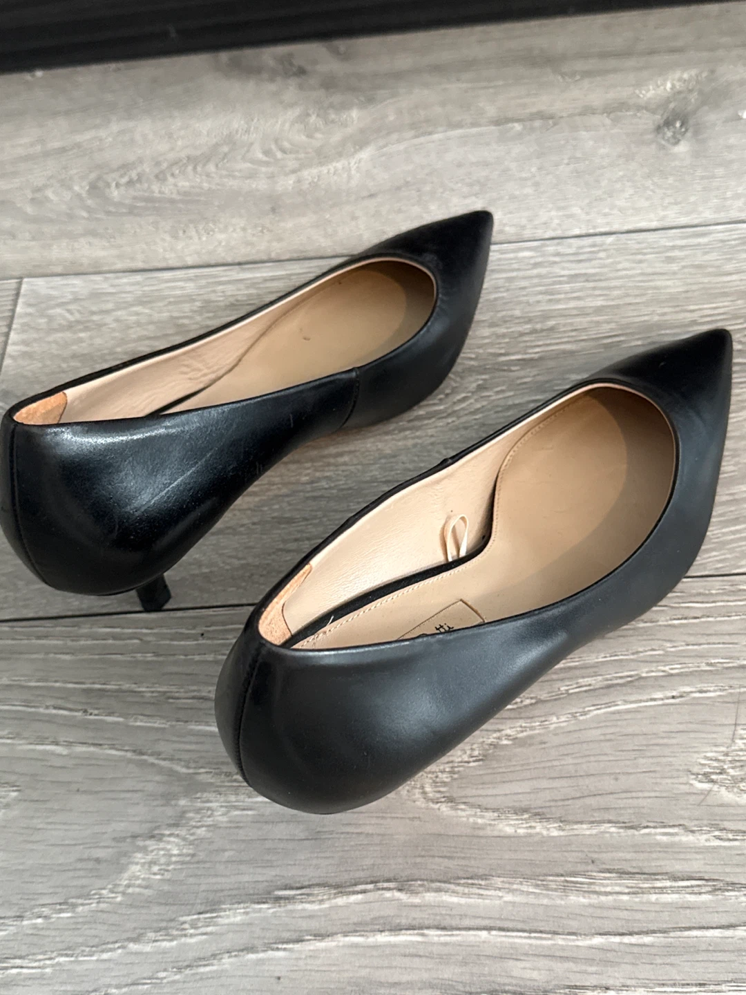 Massimo Dutti Black Leather Pointed Toe Heels - photo 2