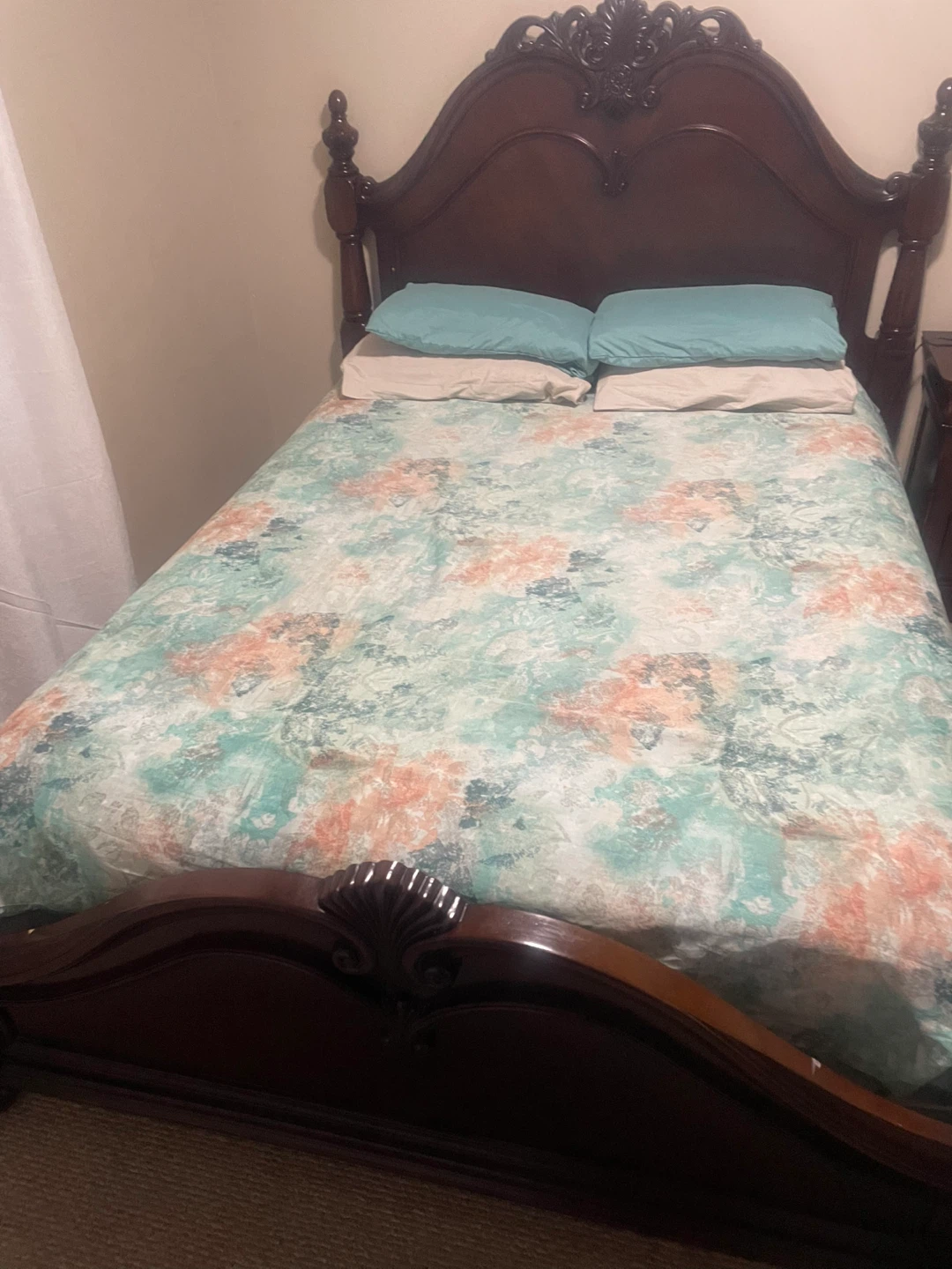 Bedroom furniture set