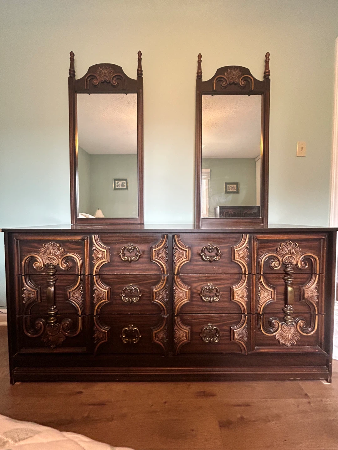 $799 - Vintage Cdn Made Bedroom Suite - Complete 6-Piece Set
