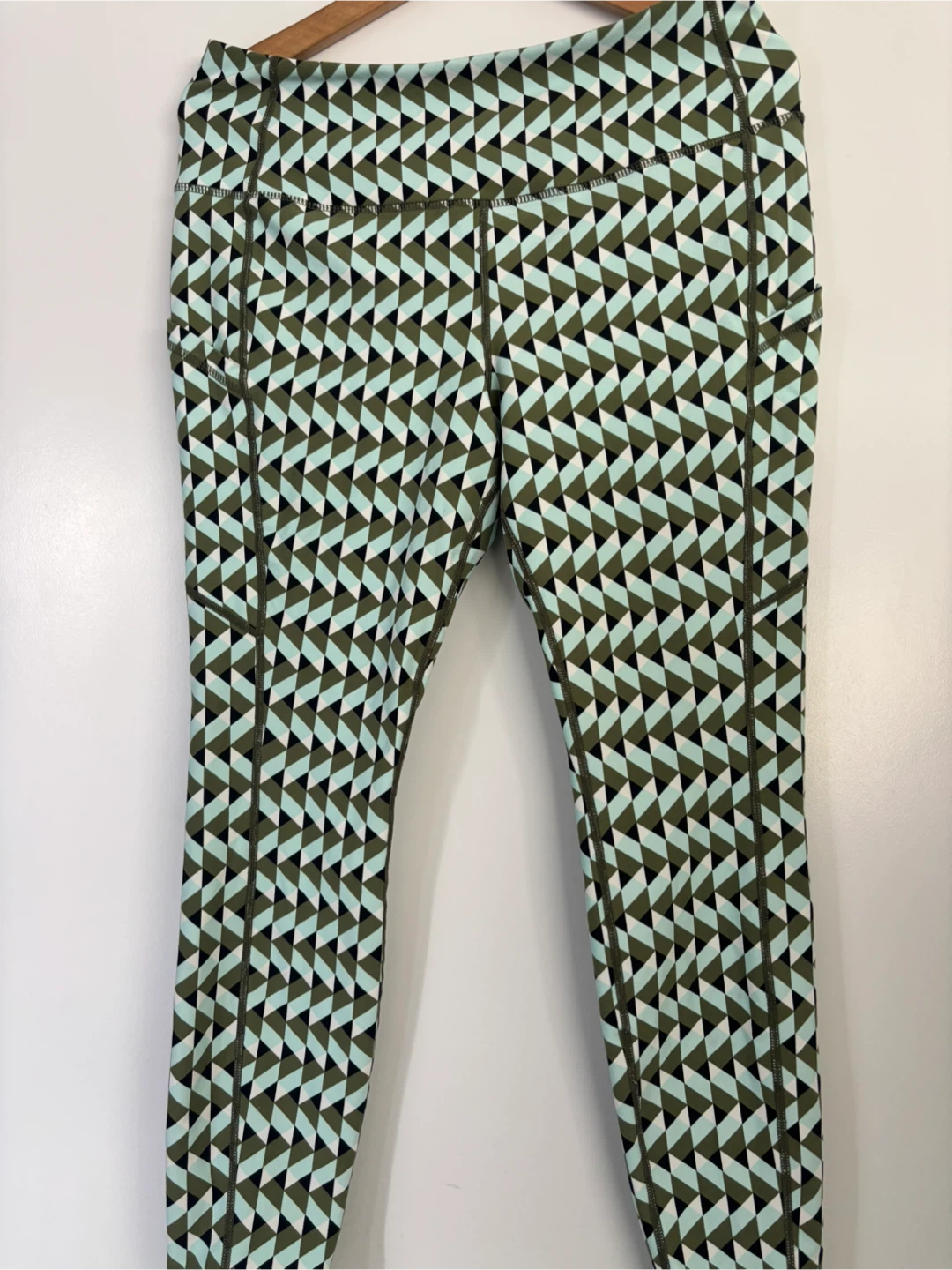 Torrid geometric design activewear pants and bra - photo 2