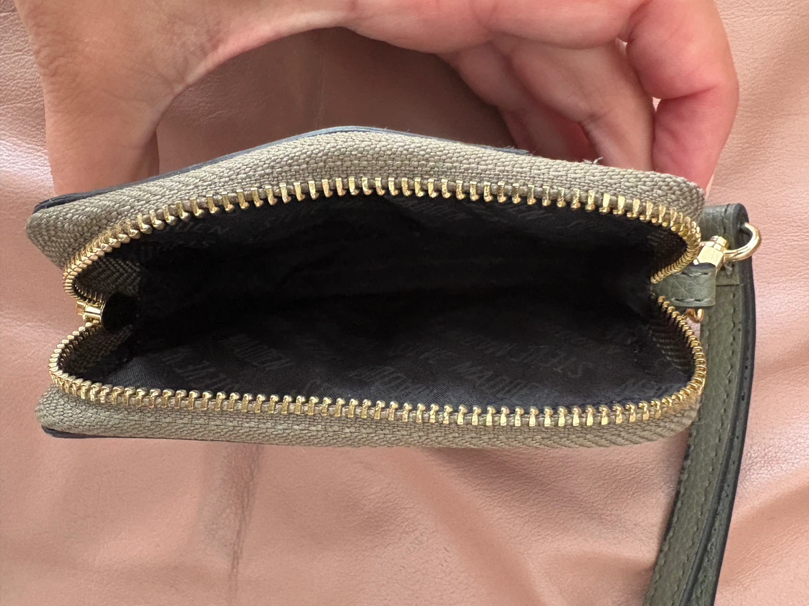 Steve Madden Green Bpipper Zip Around Card Case Wristlet - photo 3
