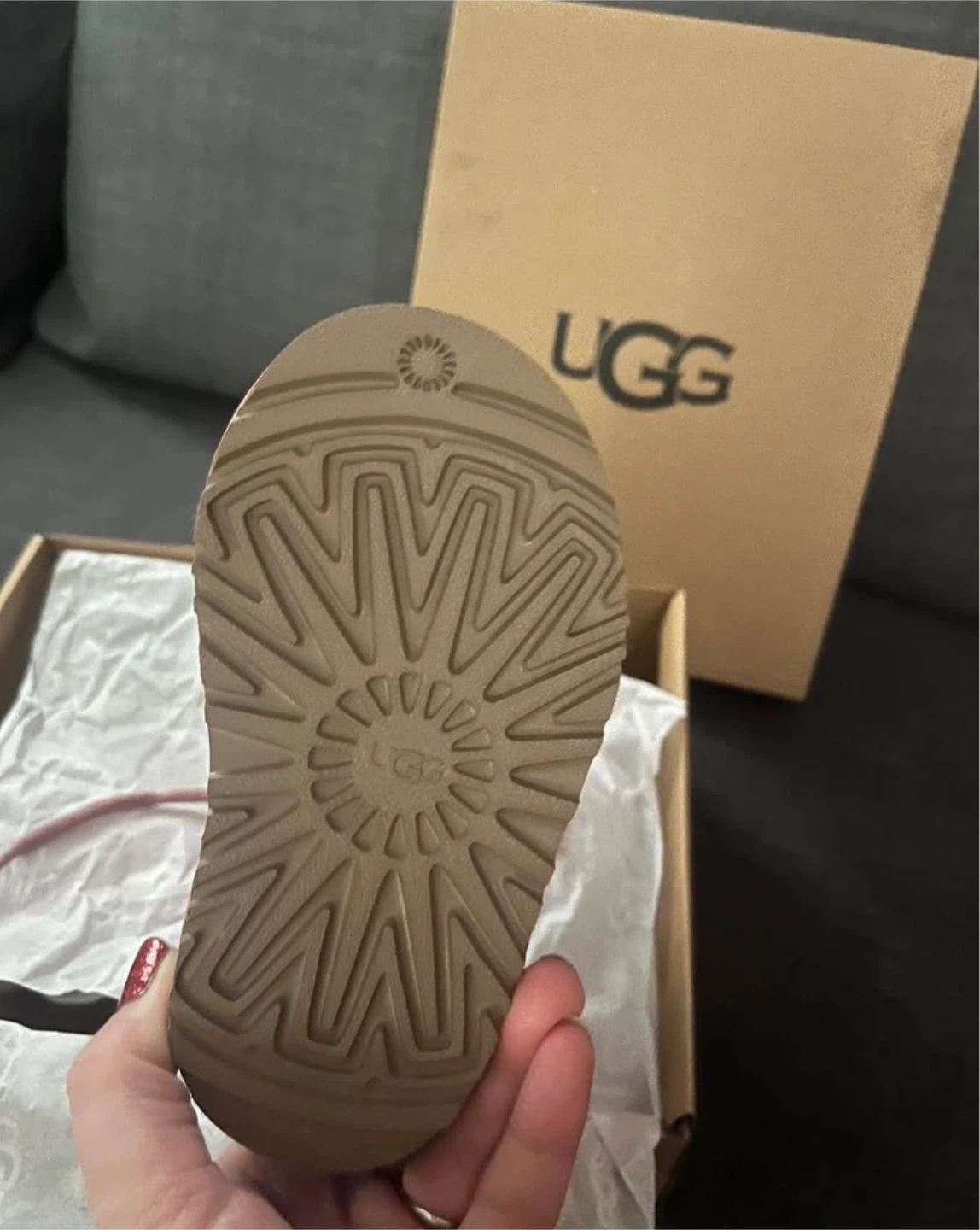 Ugg toddler size 6 - photo 4